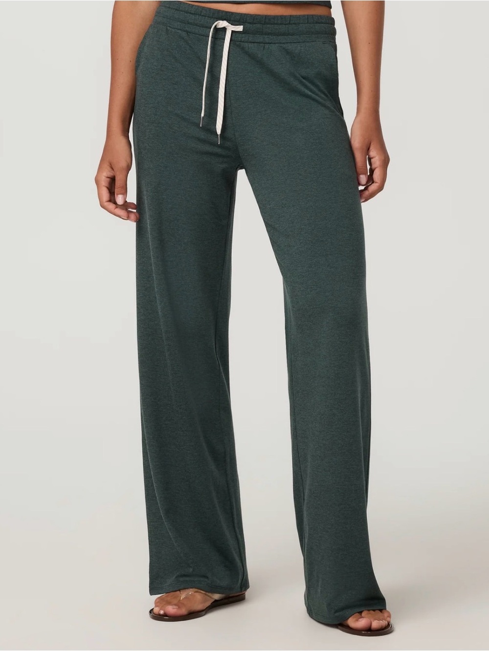 Vuori Halo Essential Wideleg Pant in Hemlock Heather Size Small